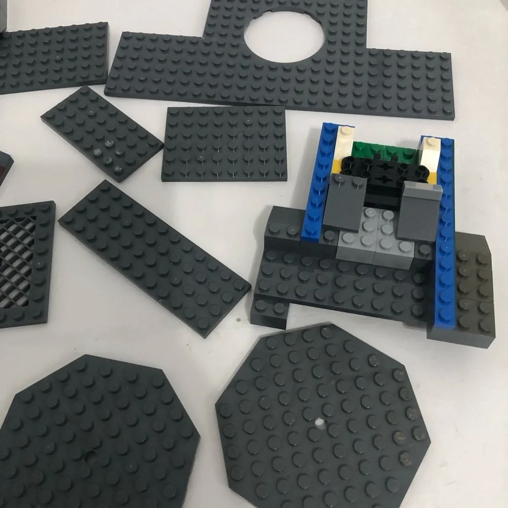 Lego mixed pieces lot 8.9 ounces of Lego bricks random grey bases sku‎ 8